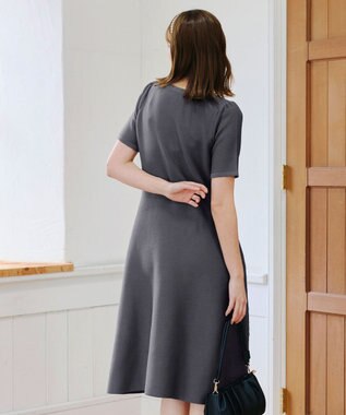 Tiaclasse 【洗える】クルーネック半袖ニットフレアワンピース チャコールグレー
