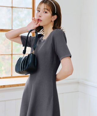 Tiaclasse 【洗える】クルーネック半袖ニットフレアワンピース チャコールグレー