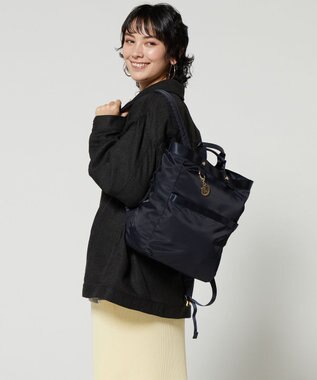LA BAGAGERIE チャーム付き　ナイロンリュック ネイビー