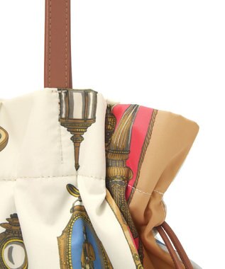 TOPKAPI 【新色追加】【TREASURE TOPKAPI】マイルドサテン スカーフ柄 巾着 トート バッグ ミルクティ