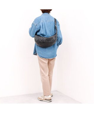 UNBILLION カシュカシュ cachecache / ソフト合皮キルティングハーフムーンショルダー ブラック