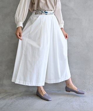 muuc 〈心地よいコットン・シアサッカー生地〉筆記帳刺繍ベルトデザイン切り替え 後ろゴム有り フレアーパンツ ホワイト