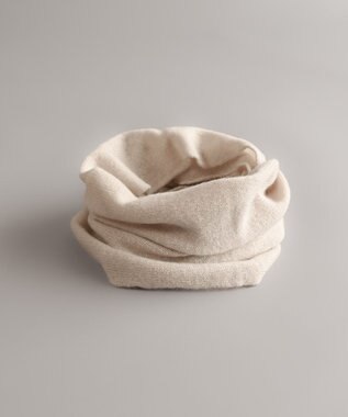AND WOOL 〈上質な素材と手仕事から生まれた優しいニット〉カシミヤ100%のスヌード ライトベージュ