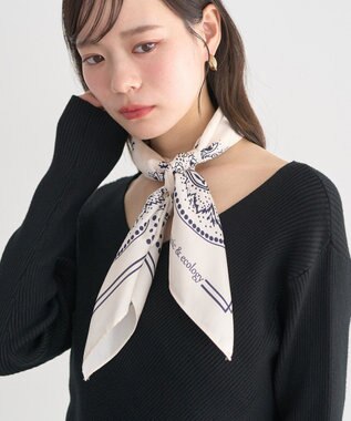 earth music&ecology ボタニカル柄スカーフ（70 ×70） Ivory