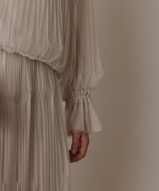 GRACE CONTINENTAL チュールプリーツトップ ベージュ