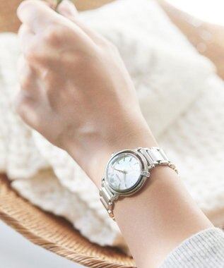 CITIZEN 【光発電 腕時計】マニッシュな端正さの中にフェミニンな要素を取り入れた2WAYモデル シルバー