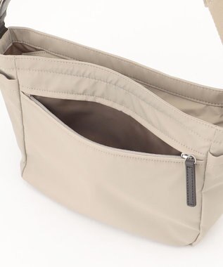 Y'SACCS ダブルタブ　トラベルショルダーバッグ ライトベージュ