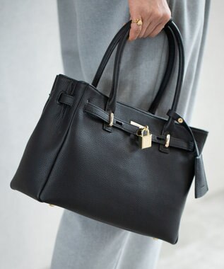 style code 【PADMA/パドマ】 キーチャーム付 本革ベルトデザインハンドバッグ ブラック