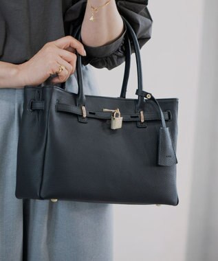 style code 【PADMA/パドマ】 キーチャーム付 本革ベルトデザインハンドバッグ ブラック