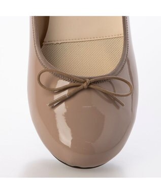 ing <Pitti>【WEB限定】ラウンドトゥレインバレエシューズ ベージュエナメル