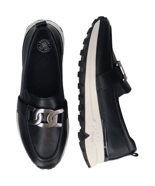 INTER-CHAUSSURES 【BUSSOLA】メタル飾りローファースニーカー ブラック