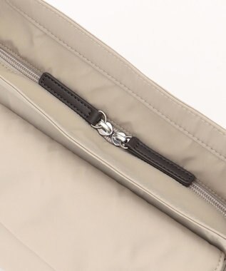 Y'SACCS ダブルタブ　トラベルショルダーバッグ ライトベージュ