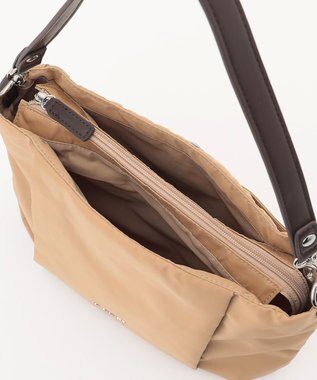 LA BAGAGERIE 多収納ナイロン2WAYショルダー ベージュ