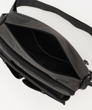 Y'SACCS 【ムック本掲載】クリンクルナイロン　ダブルポケットショルダー ダークグレー