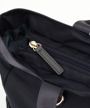 LA BAGAGERIE チャーム付き　ナイロンスクエアリュック ダークグレー