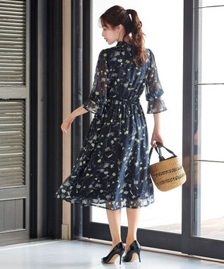 Tiaclasse L 【洗える】程良い透け感のプリントボウタイワンピース ネイビー