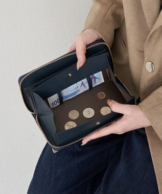 russet エンボスモノグラム多機能ウォレット(SO-448) D.Navy