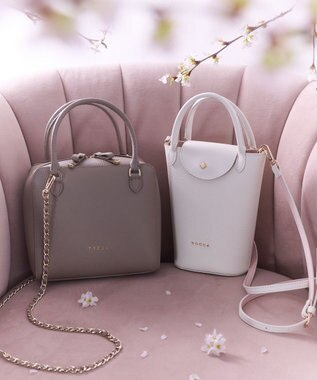 TOCCA 【八木アリサさん着用】PETAL SILHOUETTE LEATHER POCHETTE ポシェット アイボリー系