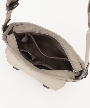 Y'SACCS ダブルタブ　トラベルショルダーバッグ ライトベージュ