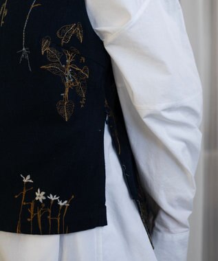 muuc ボタニカル刺繍ベスト ネイビー