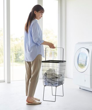 tower 折り畳み脚付きランドリーバスケット タワー ブラック ブラック