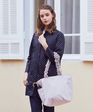 Maison de FLEUR 撥水加工フリルハンドルバッグ Black