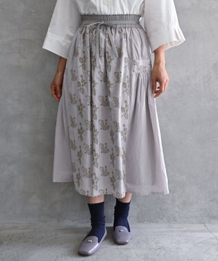 muuc 〈コットン100%〉〈綿ローン生地〉〈ふんわり柔らかな肌触り〉梅小花刺繍 ギャザースカート ライトグレー