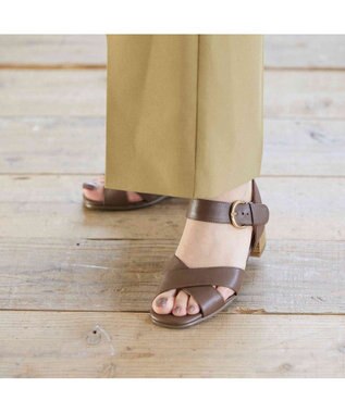 ing <ing>【WEB限定】ストラップクロスサンダル ブラウン