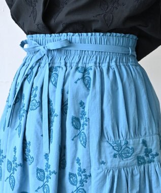 muuc 〈コットン100%〉〈綿ローン生地〉〈ふんわり柔らかな肌触り〉梅小花刺繍 ギャザースカート ブルー