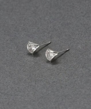 Phoebe 〈金属アレルギー対応〉モダントライアングルピアス　シルバー/ニッケルフリー シルバー