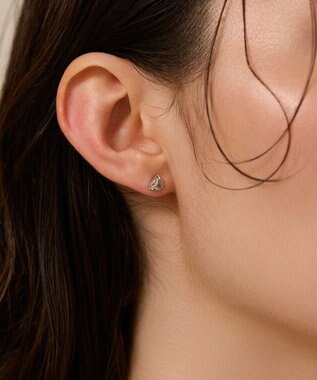 Phoebe 〈金属アレルギー対応〉モダントライアングルピアス　シルバー/ニッケルフリー シルバー
