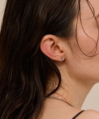Phoebe 〈金属アレルギー対応〉モダントライアングルピアス　シルバー/ニッケルフリー シルバー