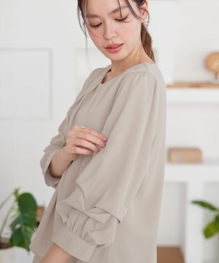 Tiaclasse つまみタック袖レイヤードブラウス ライトベージュ