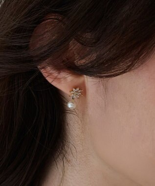 Phoebe クリスタルペタルパールピアス ゴールド