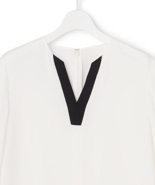 ICB 【先行予約】BackSatinAmunzen 5分袖Vネック配色ブラウス オフホワイト