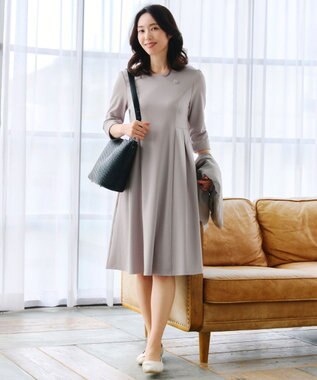 Tiaclasse 【UVカット・吸水速乾】 “きれい見え” カットソータックフレアワンピース グレージュ