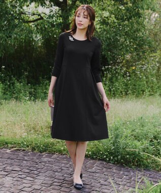 Tiaclasse 【UVカット・吸水速乾】 “きれい見え” カットソータックフレアワンピース ブラック