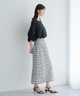 YECCA VECCA フラワーレースロングナロースカート Off White