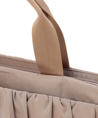 TOCCA TWISTY FORM BAG トートバッグ【WEB＆一部店舗限定】 ベージュ系