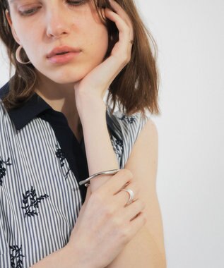 YECCA VECCA ステンレスC型バングル Silver