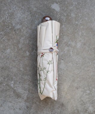 AND WOOL 〈一級遮光生地・晴雨兼用〉ボタニカル刺繍の日傘 （折りたたみ傘タイプ） ベージュ