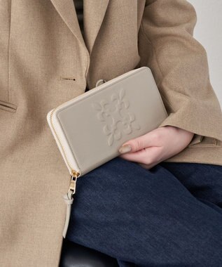 russet エンボスモノグラム多機能ウォレット(SO-448) GrayBeige