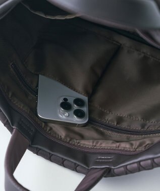 MIYABIYA LAQUOH【撥水加工】篭目柄エンボスボンディング スリム２WAYトート チョコ