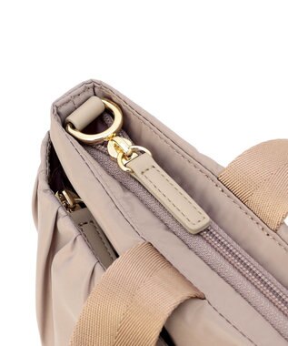 TOCCA TWISTY FORM BAG トートバッグ【WEB＆一部店舗限定】 ベージュ系