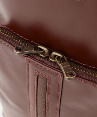 JOSEPH ABBOUD 【軽量/コンパクト/牛革】オイルドレザーボディー バッグ ダークブラウン系