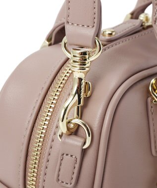 Maison de FLEUR チャーム付きワイドボストンバッグ Mocha