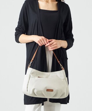LA BAGAGERIE ポリエステルキャンバス　タックショルダー アイボリー