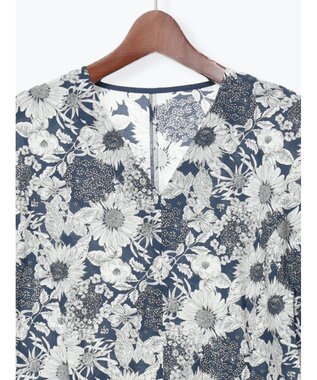 Te chichi 【LIBERTY FABRICS】Vネックフレアワンピース ネイビー