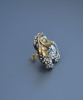 monshiro シュウメイギクビジュー ピアス ホワイト×シルバー