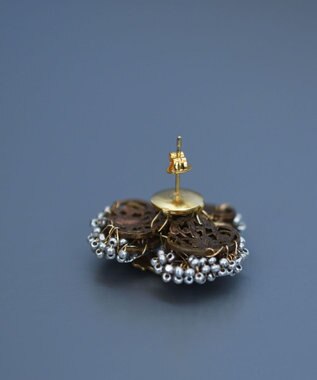 monshiro シュウメイギクビジュー ピアス ホワイト×シルバー